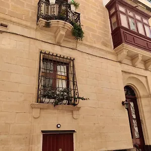 Semi-basement, Cosy Interconnected To Our A Traditional Maltese Townhouse Appartamento